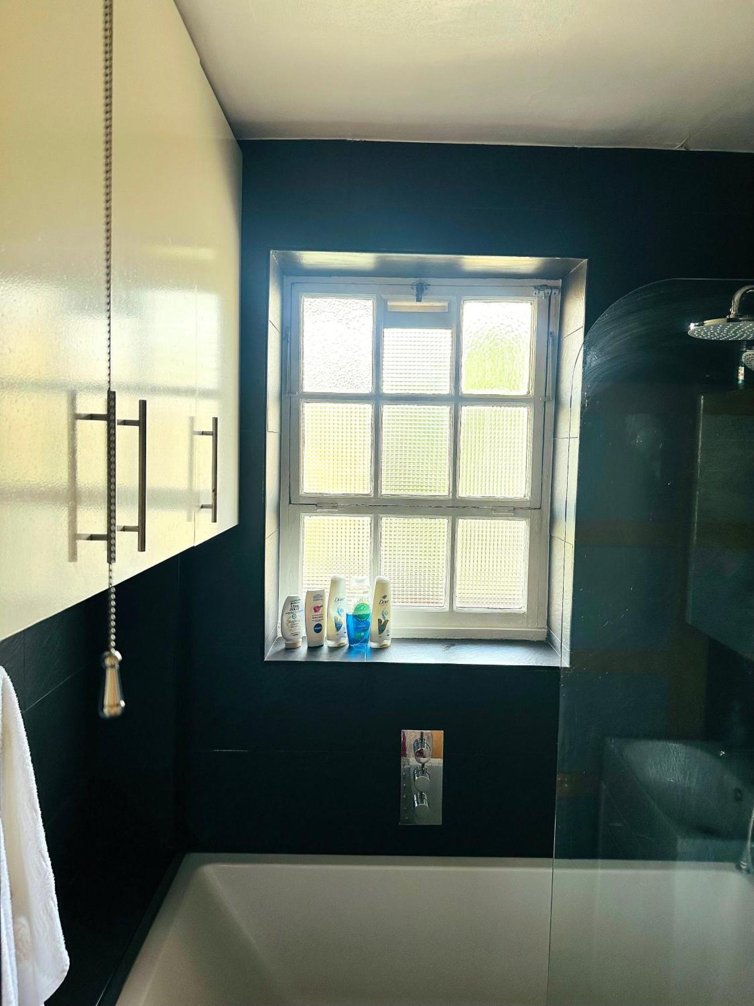 Lovely Quiet Spacious Around Little Venice Desirable Location By Ricky & Giustina *
