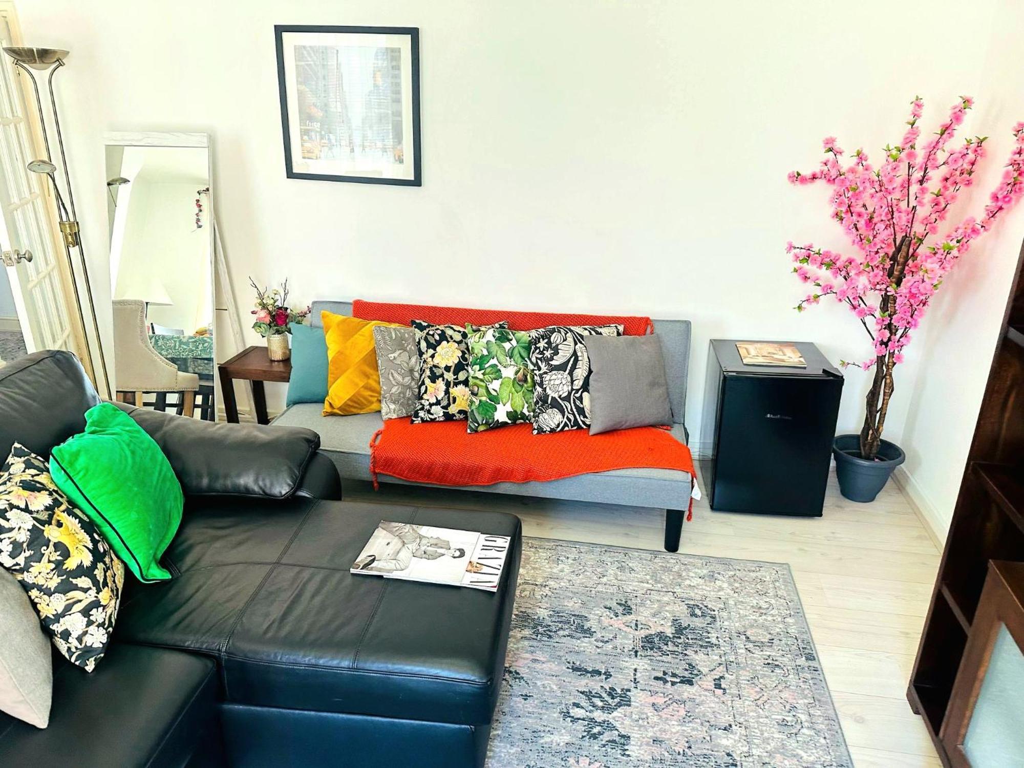 Lovely Quiet Spacious Around Little Venice Desirable Location By Ricky & Giustina * Londen